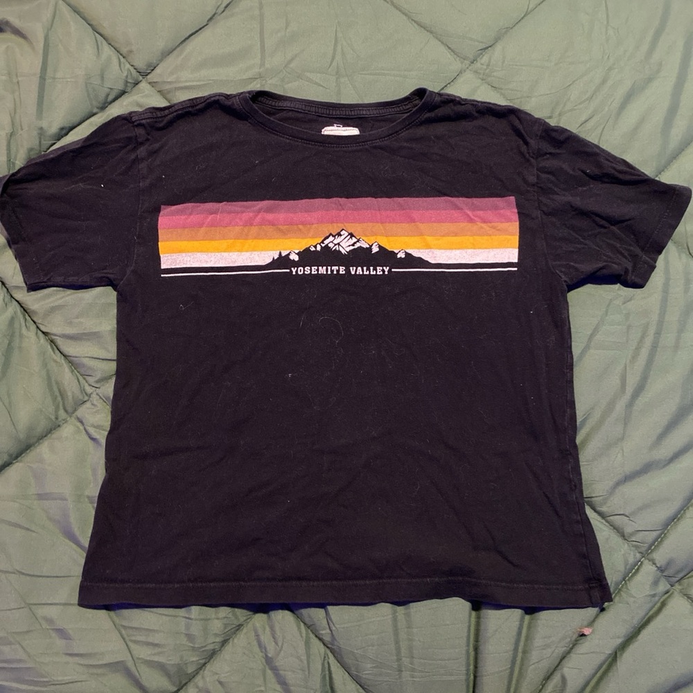 Black and pink vintage Yosemite Valley t shirt